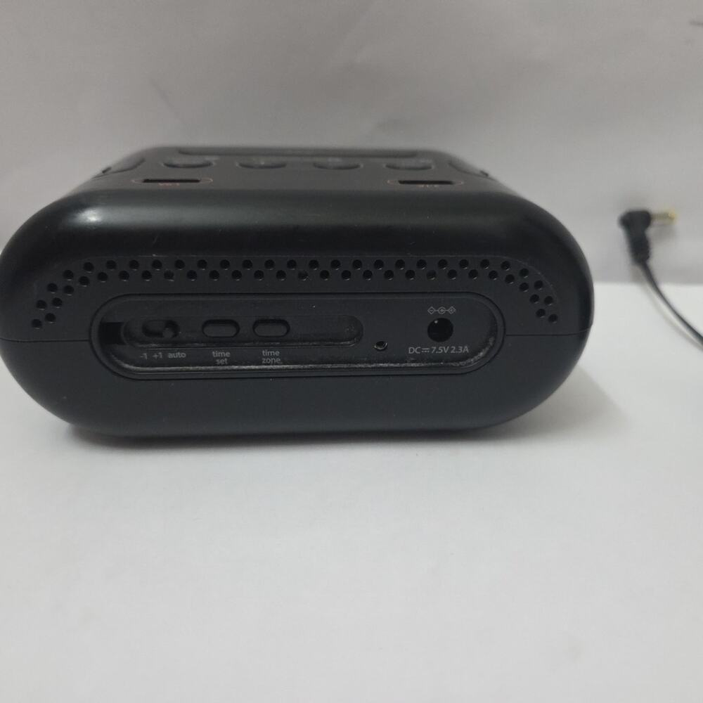 iHome HIH33 LCD Triple Display Alarm Clock with Dual Charging USB - Picture 6 of 7